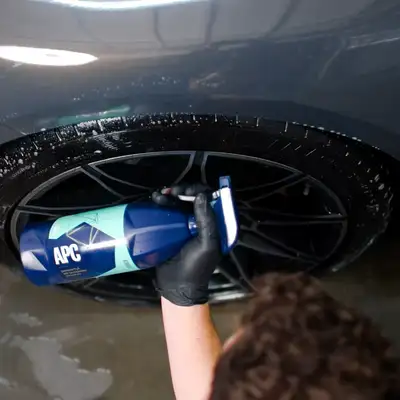 Gyeon Q2M APC - uniwersalny środek czyszczący, bardzo skuteczny 1L