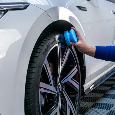 Shiny Garage Back2Black Polymer Tire Dressing – dressing do opon z kwarcem SiO2 1l